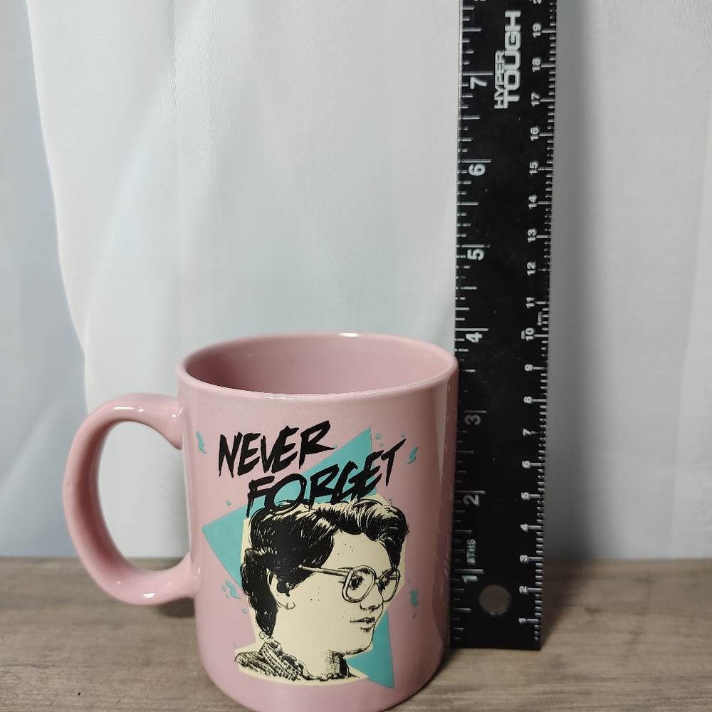 Netflix Stranger Things Coffee Tea Mug "Never Forget" - Picture 6 of 7